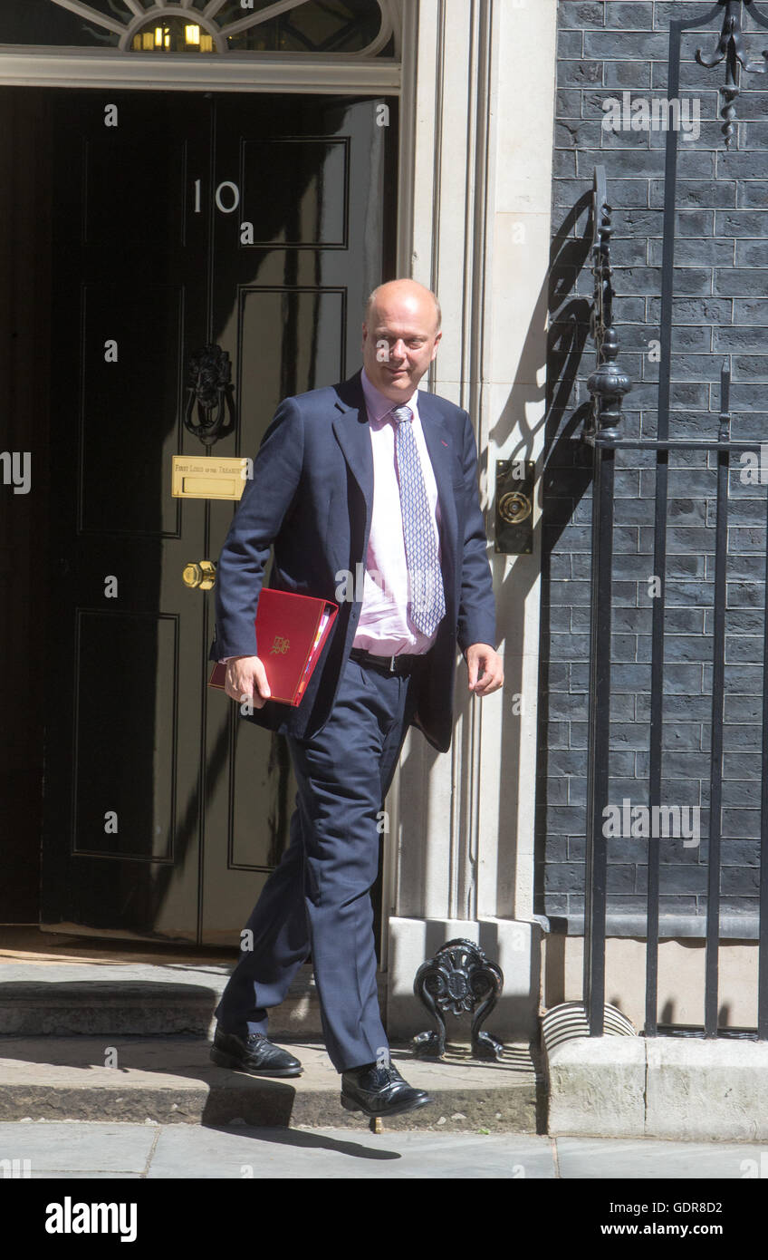 Chris Grayling, Staatssekretär für Transport in 10 Downing Street für Theresa Mays erste Kabinettssitzung Stockfoto