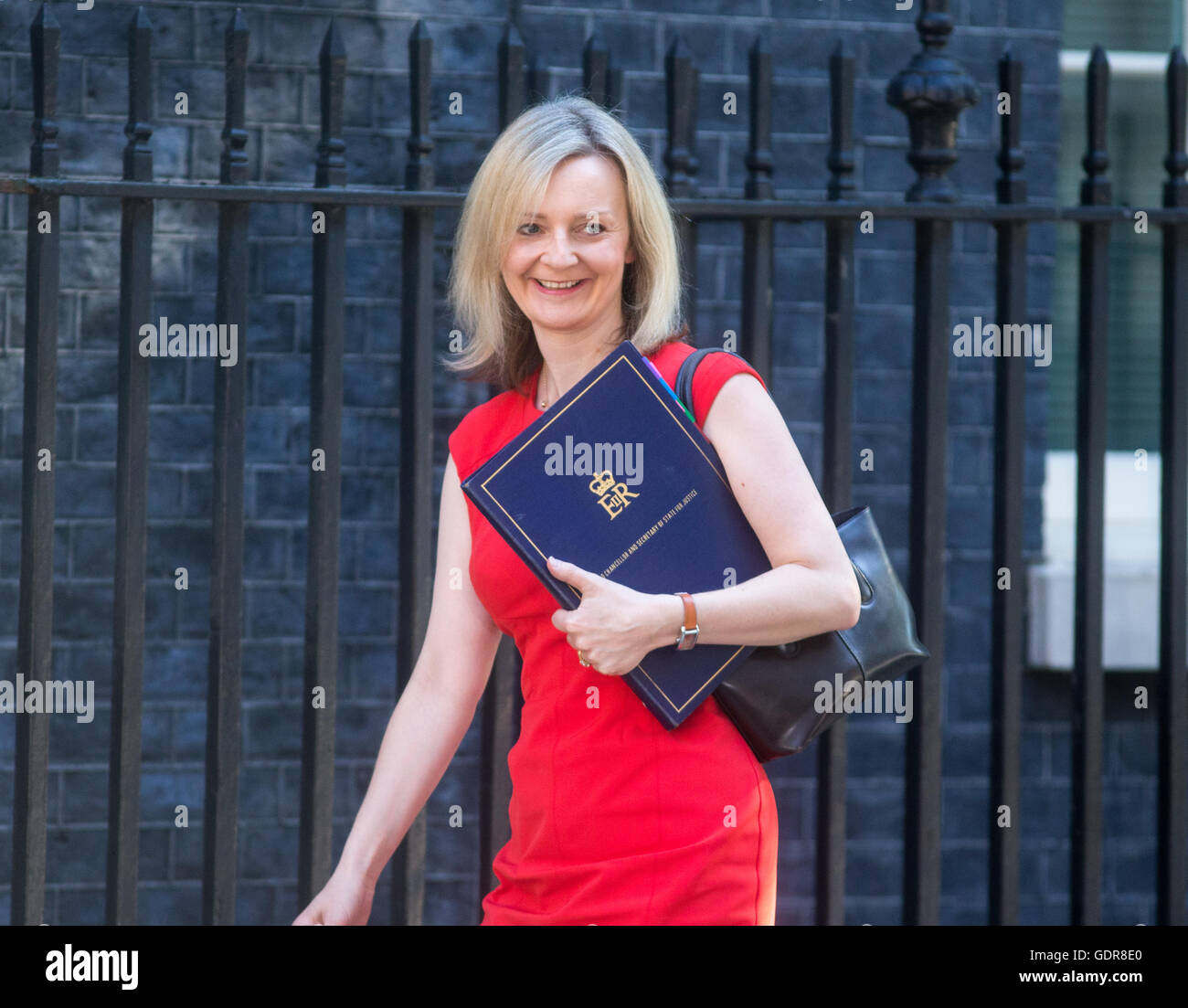 Justiz-Staatssekretär und The Lord Chancellor, Liz Truss in der Downing Street für eine Kabinettssitzung Stockfoto