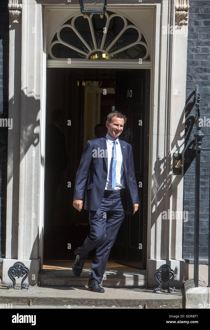 Gesundheitsminister, Jeremy Hunt, in der Downing Street für Theresa Mays erste Kabinettssitzung Stockfoto