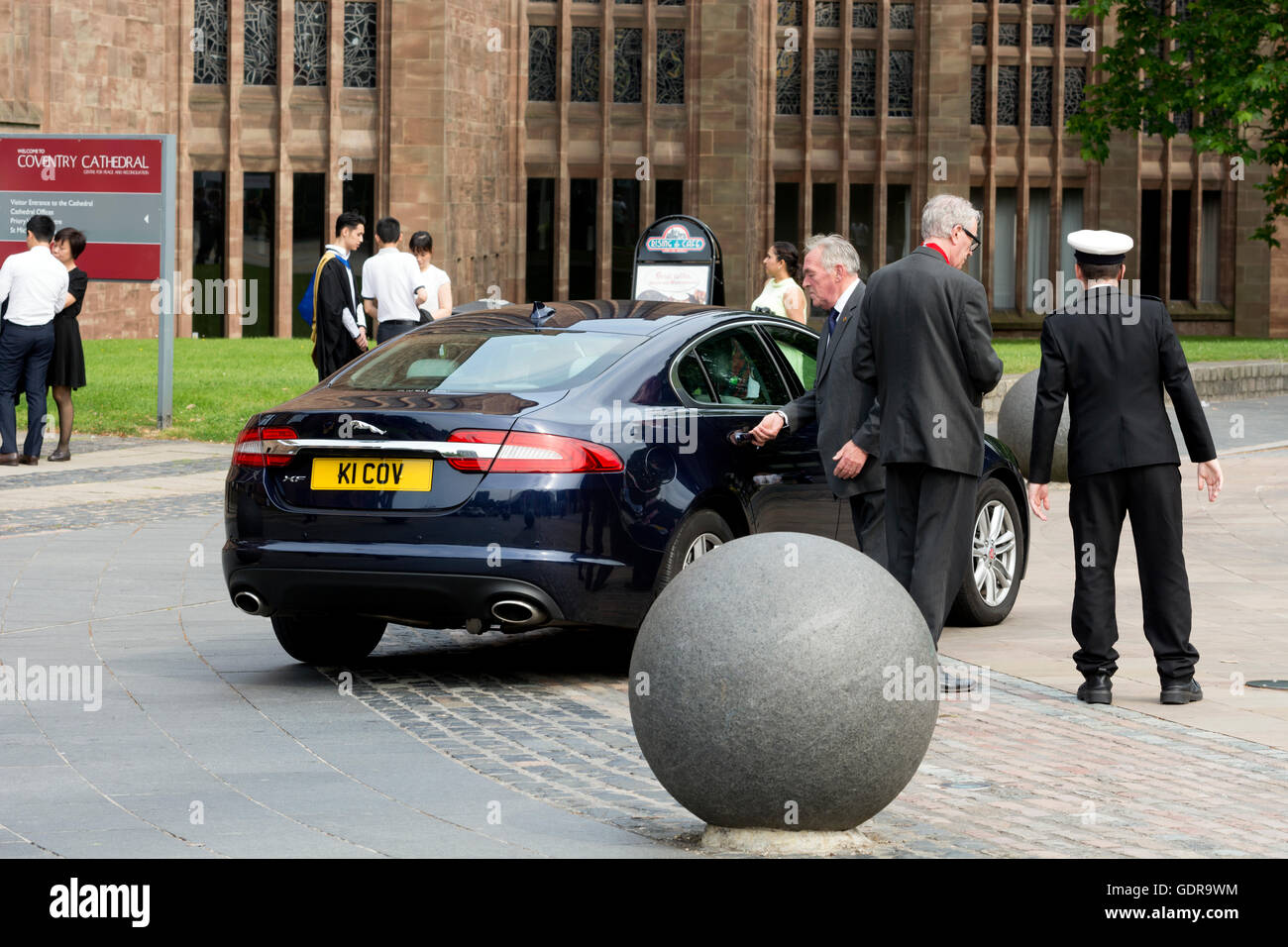 Jaguar XF 3.0 V6 Diesel, Coventry Stadtrat Dienstwagen am Abschlusstag der Coventry University, UK Stockfoto
