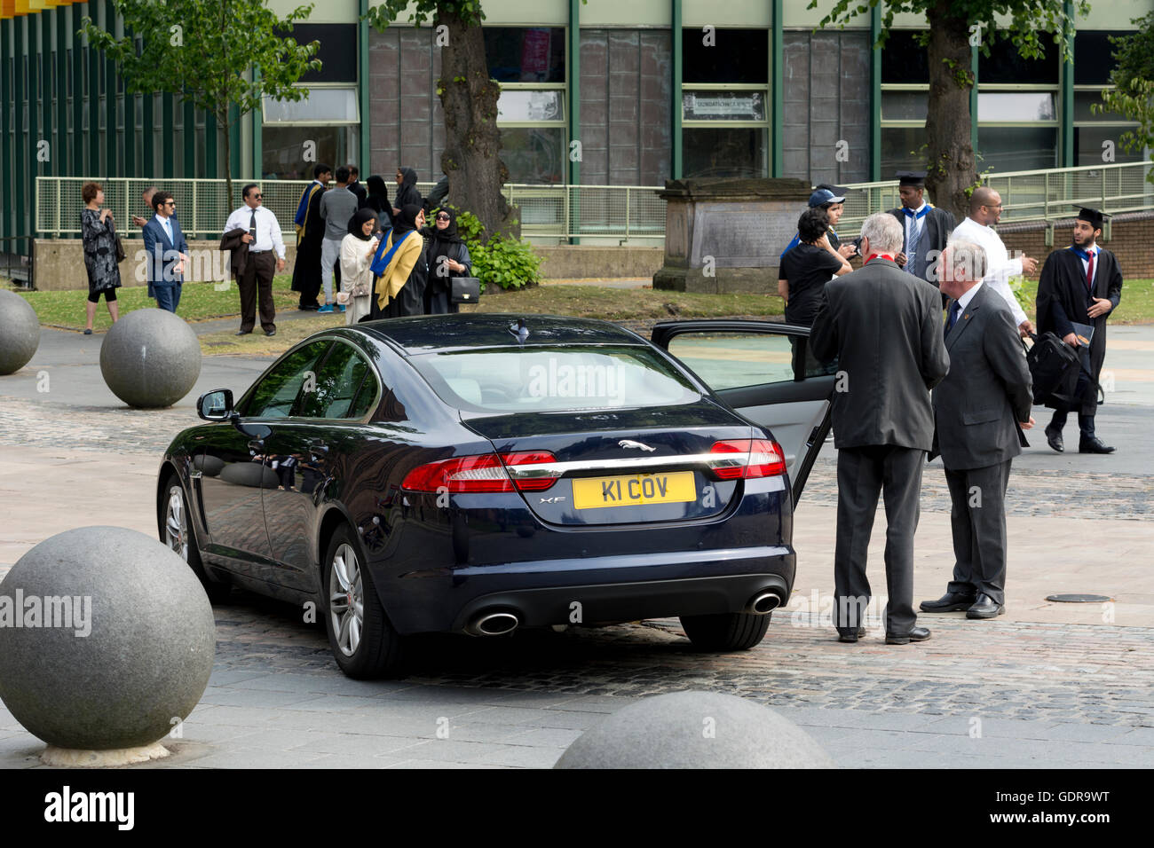 Jaguar XF 3.0 V6 Diesel, Coventry Stadtrat Dienstwagen am Abschlusstag der Coventry University, UK Stockfoto