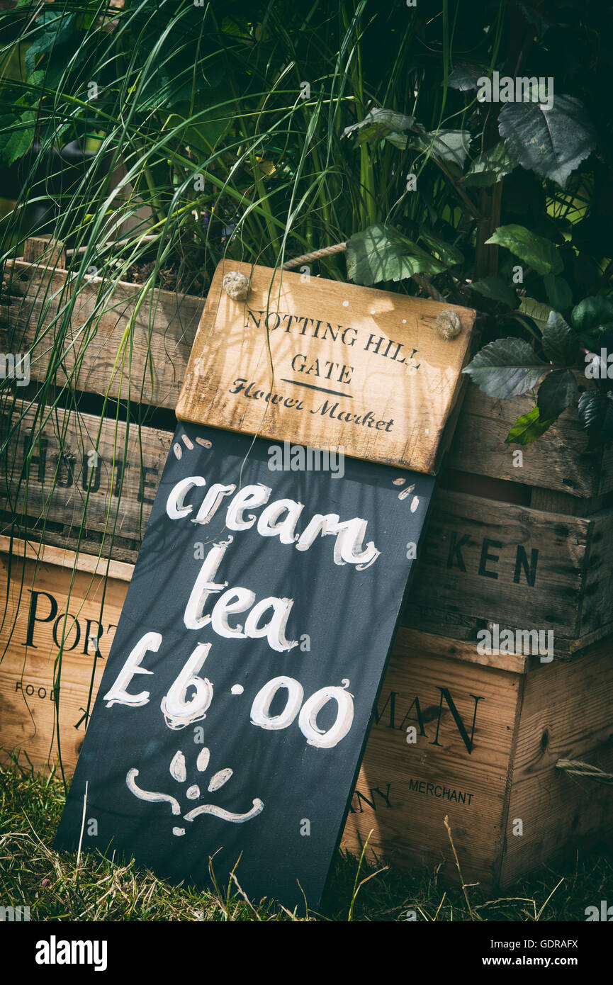 Cream Teas melden Sie bei den traditionellen Boot Thames Festival, Fawley Wiesen, Henley On Thames, Oxfordshire, England. Vintage-Filter angewendet Stockfoto
