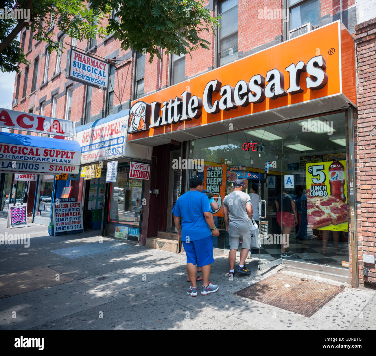 Eine Filiale der Restaurantkette Little Caesars in Harlem in New York am Samstag, 16. Juli 2016. (© Richard B. Levine) Stockfoto