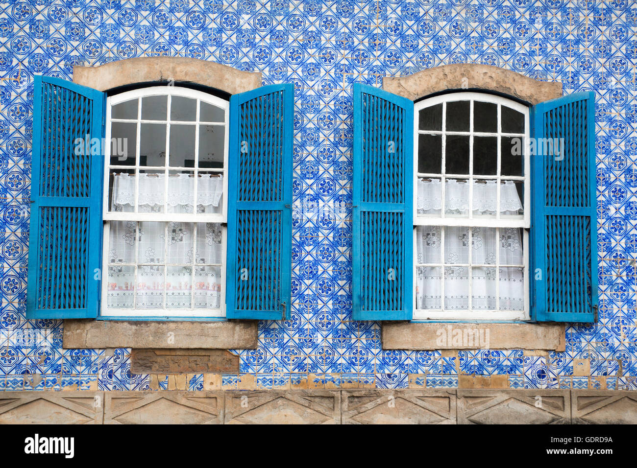 Haus bedeckt mit Azulejos (Fliesen), Ouro Preto, UNESCO-Weltkulturerbe, Minas Gerais, Brasilien, Südamerika Stockfoto