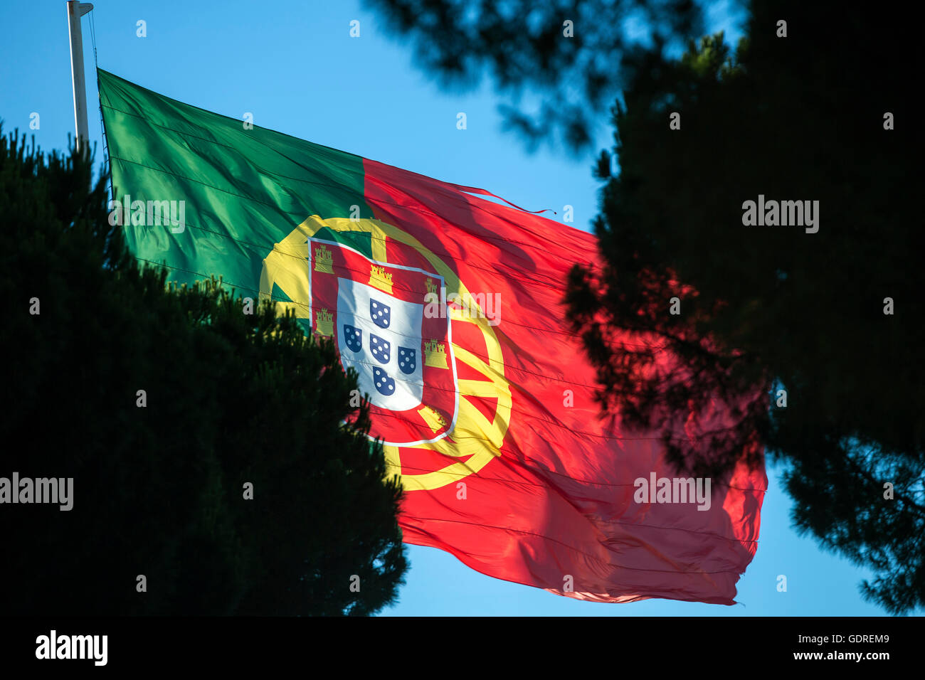 wehende Flagge der Republik Portugal, Lissabon, Distrikt Lissabon, Portugal, Europa, Reisen, Reisefotografie, Travel, Travel Stockfoto