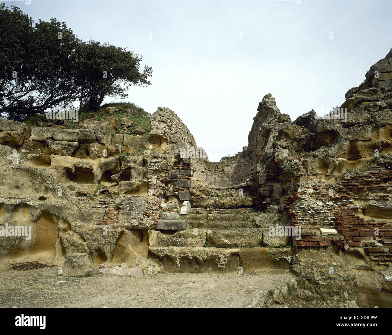 Italien. Cumae. Ruinen der griechischen Seite von Oracle Cumae. (Cumean Sibylle). Antiken Magna Graecia. Stockfoto