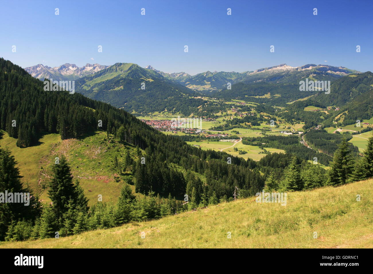 Geographie/Reisen, Deutschland, Bayern, Landschaften, Alpen, Illertal in der Nähe von Oberstdorf, Fellhorn (Mount), Kleinwalstertal und Hoher Ifen (Mount), No-Coffee - Table-Book - Verwendung: Allgäu Stockfoto