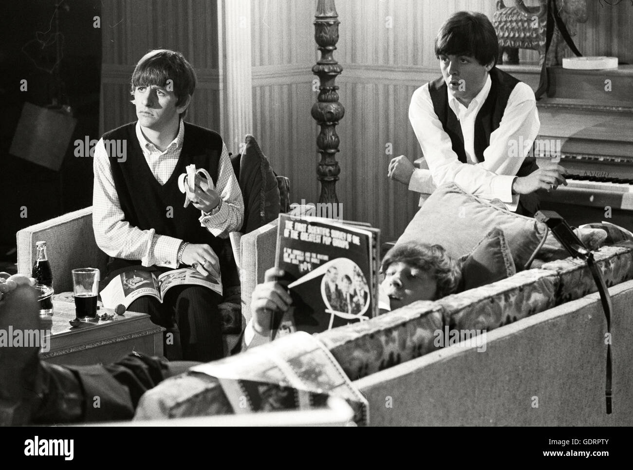 Paul McCartney, John Lennon und Ringo Starr am set für A Hard Days Night im Twickenham Studio Stockfoto