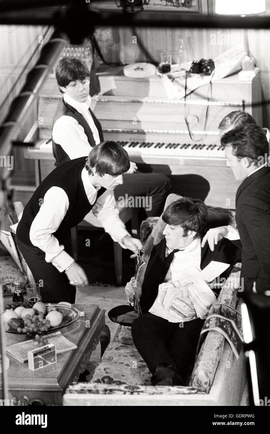 Paul McCartney, John Lennon und Ringo Starr am set für A Hard Days Night im Twickenham Studio Stockfoto