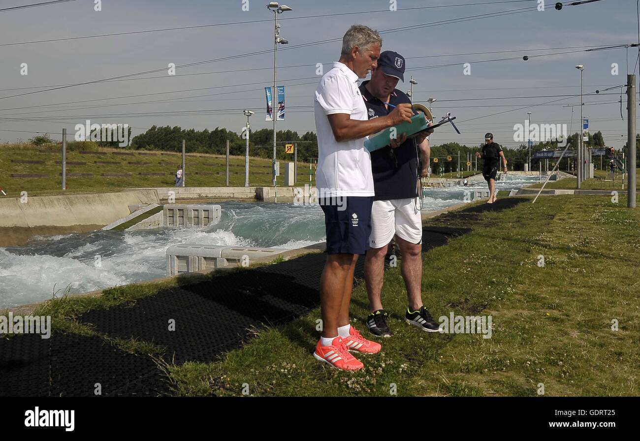 Lee Valley White Water Centre, Waltham Abbey, Hertfordshire, Großbritannien. 20. Juli 2016.  Die Trainer tauschen. Britische Kanu Absenden Event für die Olympischen Spiele in Rio2016. Lee Valley White Water Centre. Waltham Abbey. Hetfordshire. VEREINIGTES KÖNIGREICH. 20.07.2016. Bildnachweis: Sport In Bilder/Alamy Live-Nachrichten Stockfoto