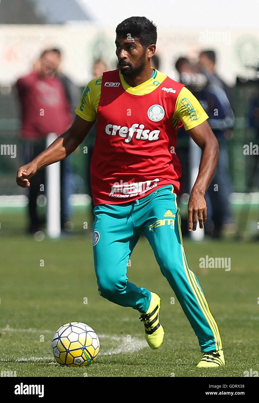 Der Spieler Thiago Santos aus SE Palmeiras, während des Trainings die Fußballakademie. Stockfoto