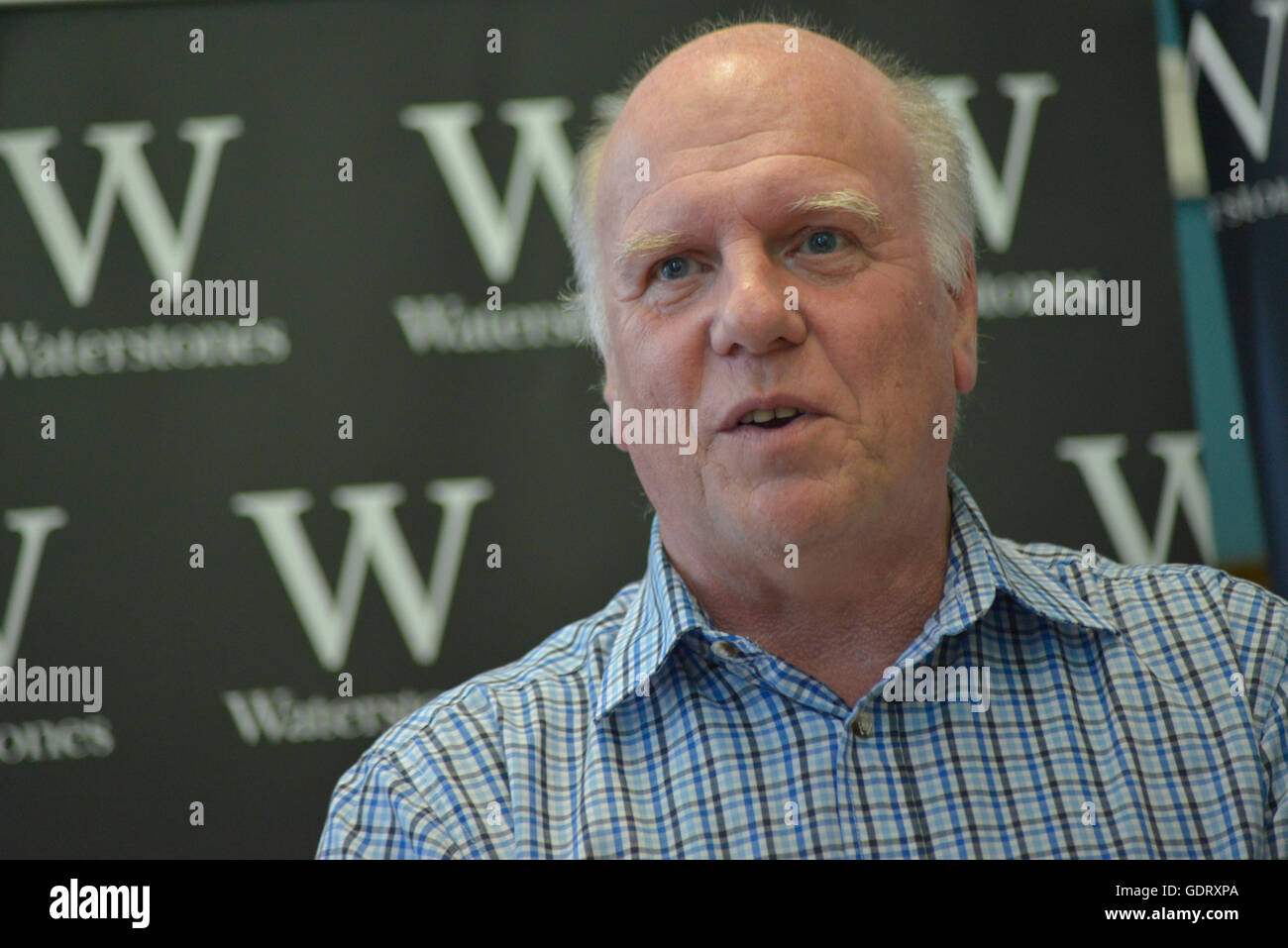 Manchester, UK. 20. Juli 2016. Peter Robinson, Autor, spricht über seinen neuen Roman "Wenn The Music über" am 20. Juli 2016, an der Deansgate Zweig Waterstones in Manchester, England. Bildnachweis: Jonathan Nicholson/Alamy Live-Nachrichten Stockfoto