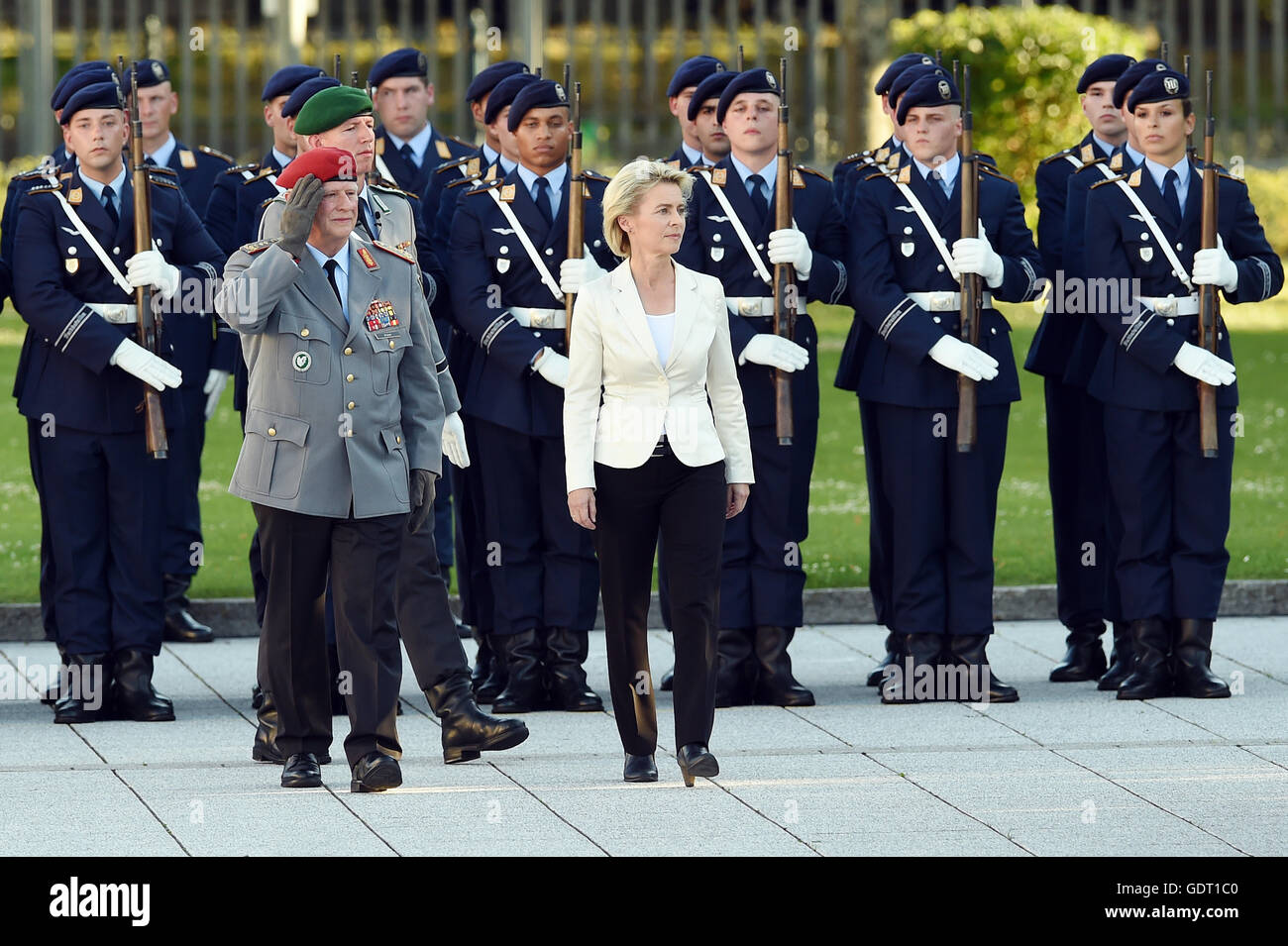 General volker wieker l Fotos und Bildmaterial in hoher Auflösung Alamy