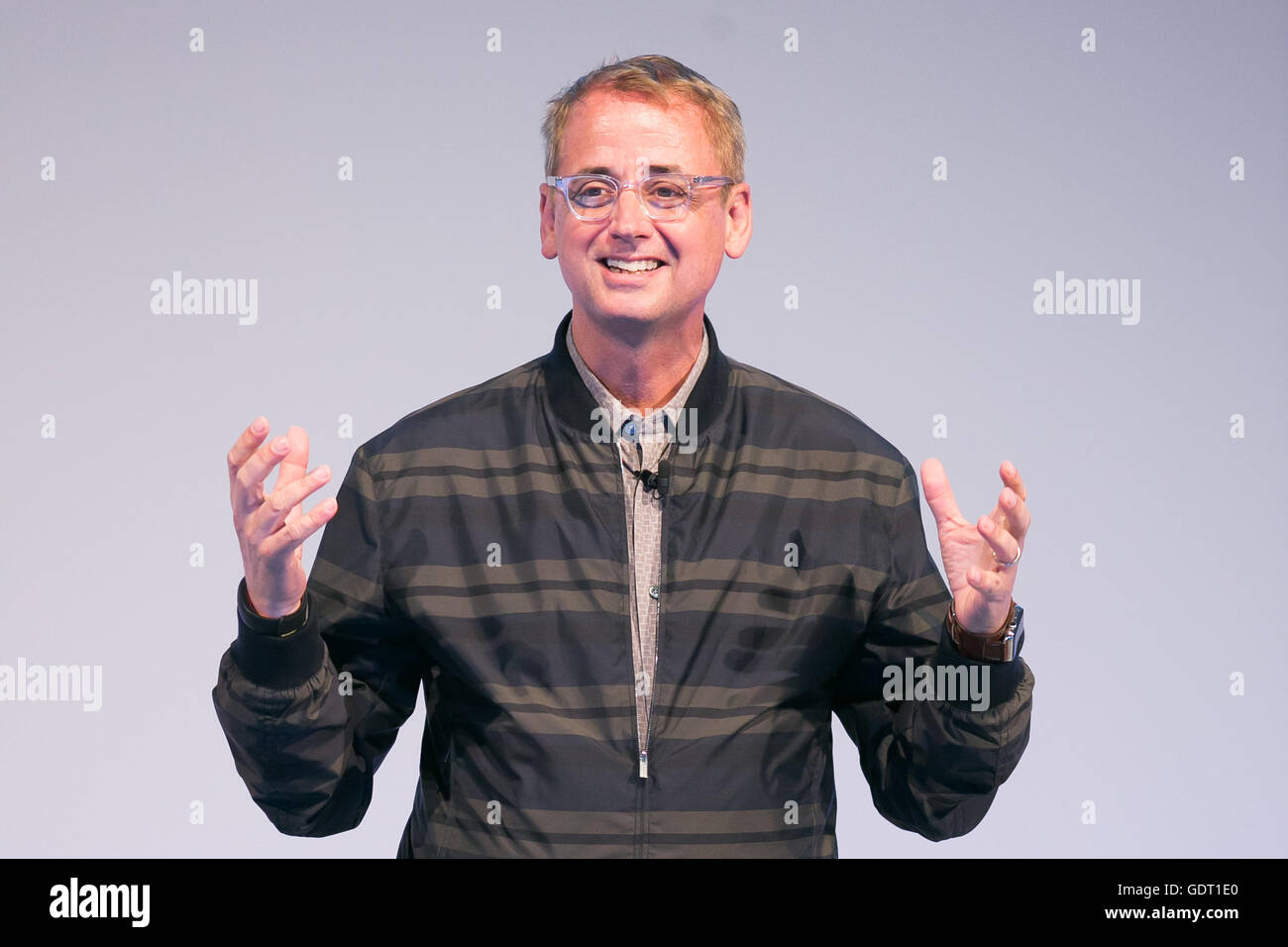 Tokio, Japan. 21. Juli 2016. IBM Watson chief David Kenny, spricht auf der Konferenz von SoftBank World 2016 am 21. Juli 2016, Tokio, Japan. Masayoshi Son, Chairman und CEO von SoftBank sprach über die Entscheidung zum Erwerb Großbritanniens größten Technologieunternehmen ARM Holdings Plc und sein Ziel zu entwickeln fortschrittliche künstliche Intelligenz bis 2018. Honda Motor Co., Ltd. und IBM Watson auch angekündigt, dass sie gemeinsam mit SoftBank, künstliche Intelligenz-Technologie für Verkehrs- und computing-Anwendungen zu implementieren. © Rodrigo Reyes Marin/AFLO/Alamy Live News Bildnachweis: Aflo Co. Stockfoto