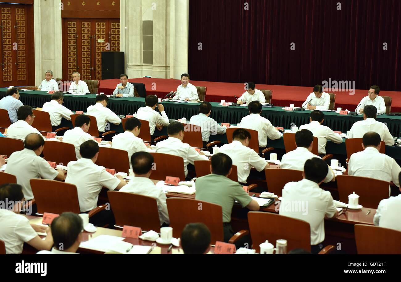 Peking, China autonomen Region Ningxia Hui. 20. Juli 2016. Chinesischen Staatspräsidenten Xi Jinping präsidiert ein Symposium zum Thema Armutsbekämpfung in Yinchuan, Nordwesten Chinas autonomen Region Ningxia Hui, 20. Juli 2016. © Li Tao/Xinhua/Alamy Live-Nachrichten Stockfoto