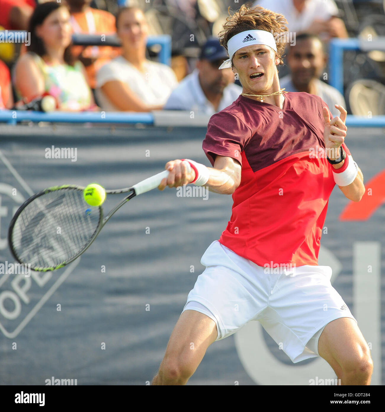 Washington, DC, USA. 20. Juli 2016. ALEXANDER ZVEREV trifft eine Vorhand im  Rock Creek Tennis Center. © Kyle Gustafson/ZUMA Draht/Alamy Live-Nachrichten  Stockfotografie - Alamy