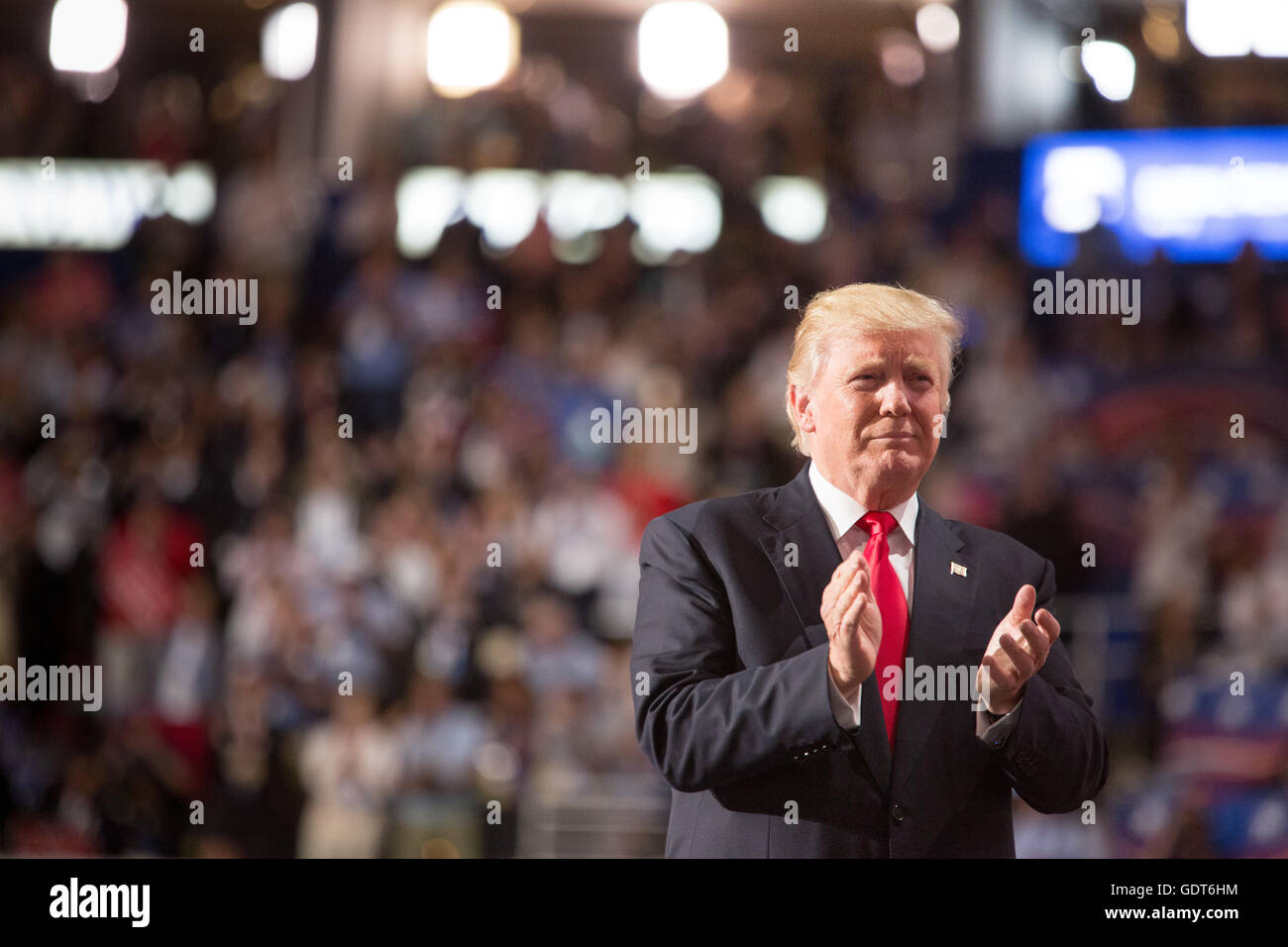 Cleveland, Ohio, USA; 21. Juli 2016: Donald J. Trump nimmt seine Kandidatur für die Präsidentschaftskandidatur auf dem Republican National Convention an. (Vespasian/Alamy Live News) Stockfoto