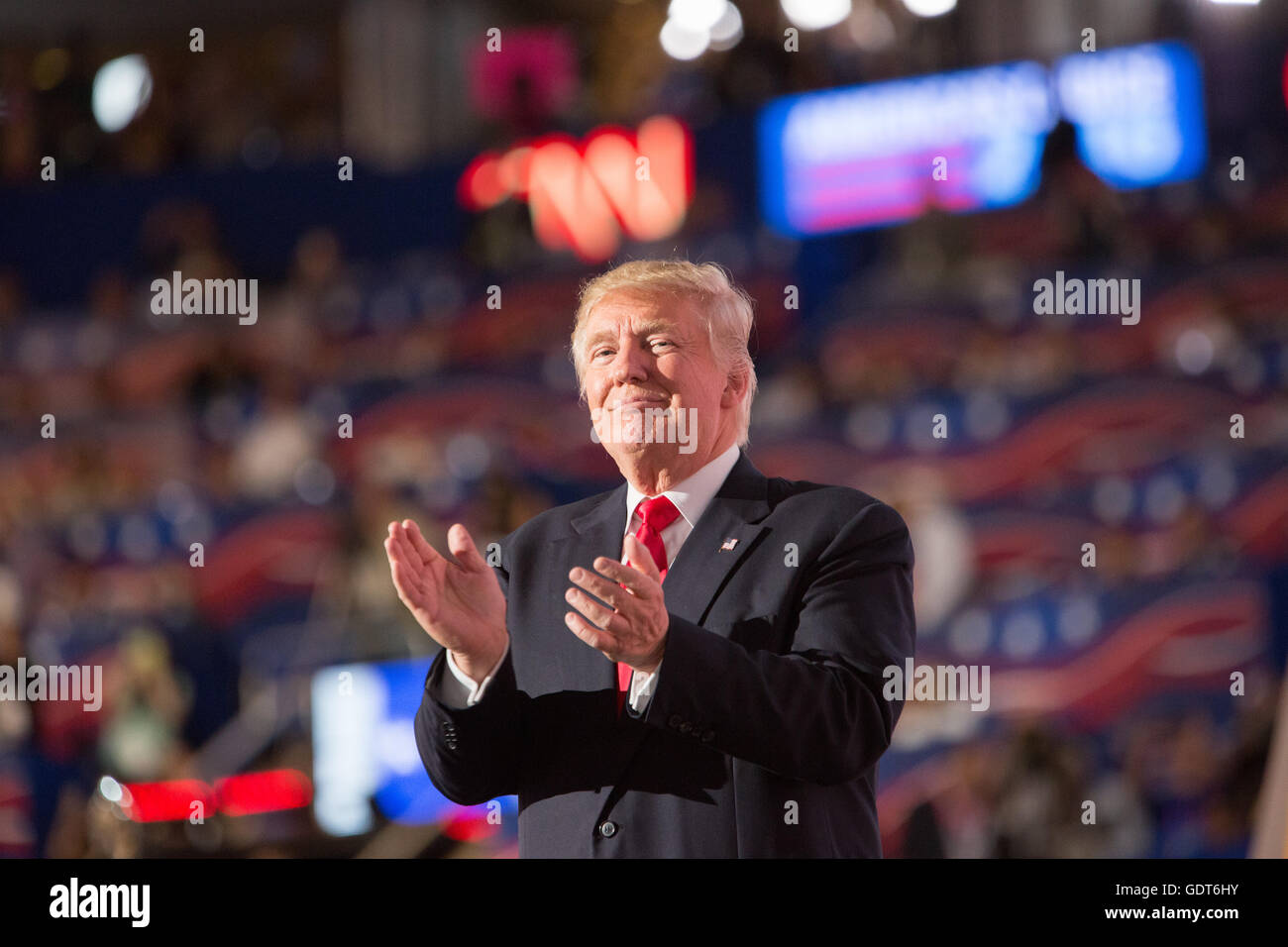 Cleveland, Ohio, USA; 21. Juli 2016: Donald J. Trump nimmt die Nominierung für das Amt des Präsidenten der Vereinigten Staaten auf dem Republican National Convention an. (Philip Scalia/Alamy Live News) Stockfoto