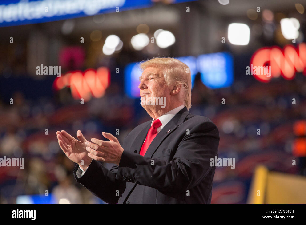 Cleveland, Ohio, USA; 21. Juli 2016: Donald J. Trump nimmt seine Kandidatur für die Präsidentschaftskandidatur auf dem Republican National Convention an. (Vespasian/Alamy Live News) Stockfoto