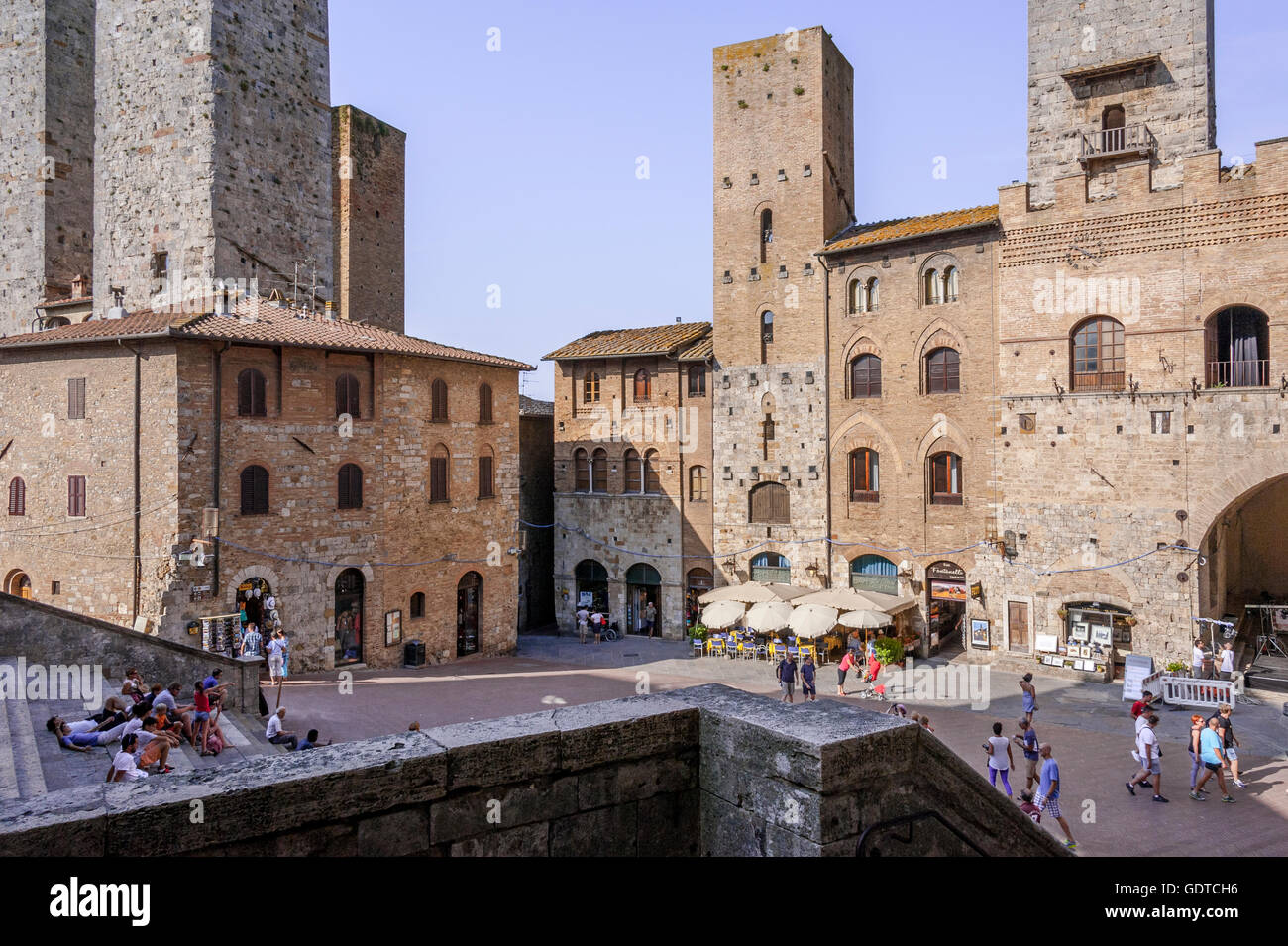 Palazzo del Popolo in San Gimignano an Piazza Duomo, Toskana, Italien Stockfoto