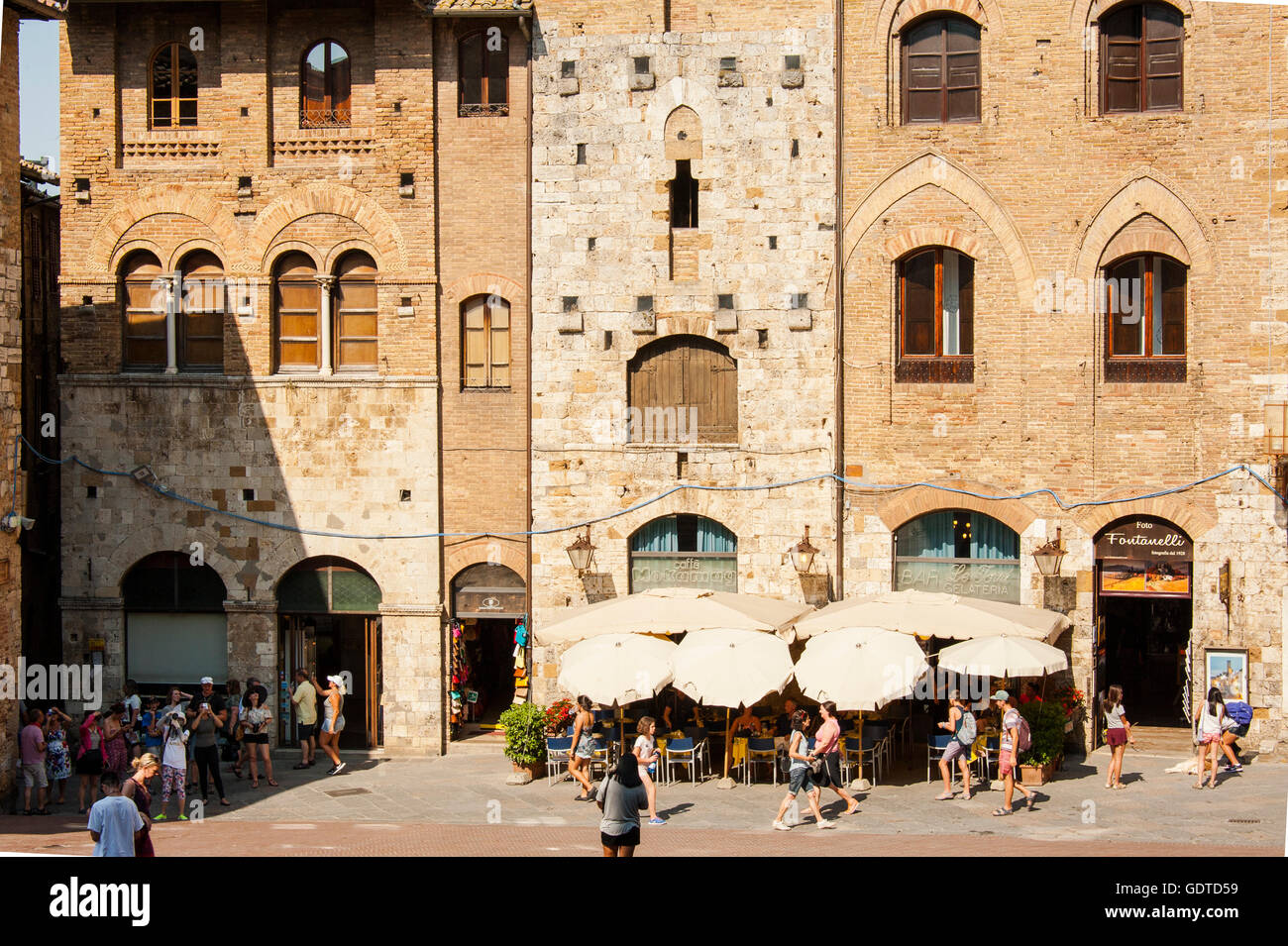 Palazzo del Popolo in San Gimignano am Domplatz Stockfoto