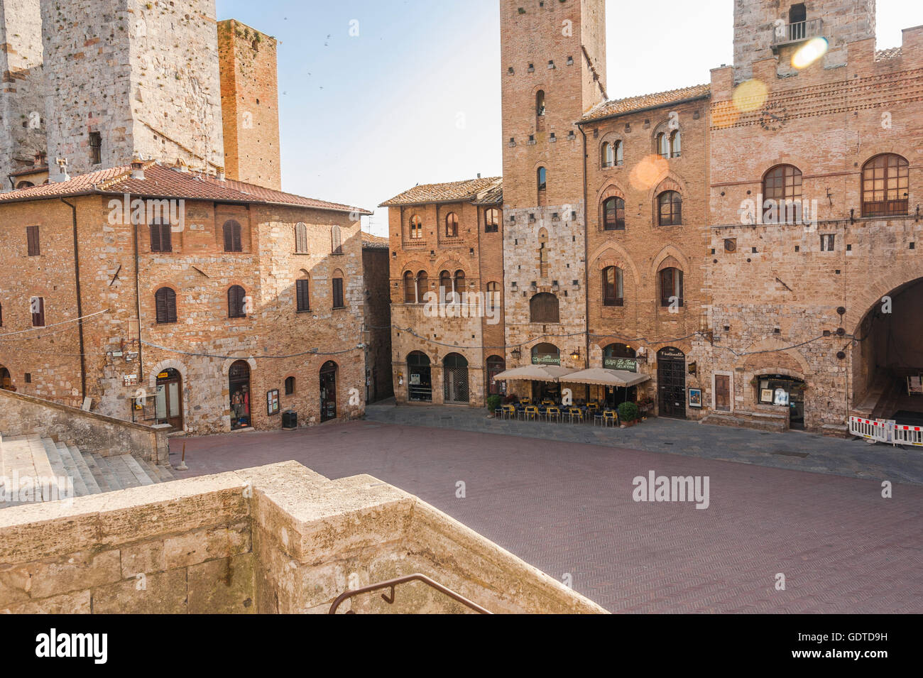 Palazzo del Popolo in San Gimignano am Domplatz Stockfoto