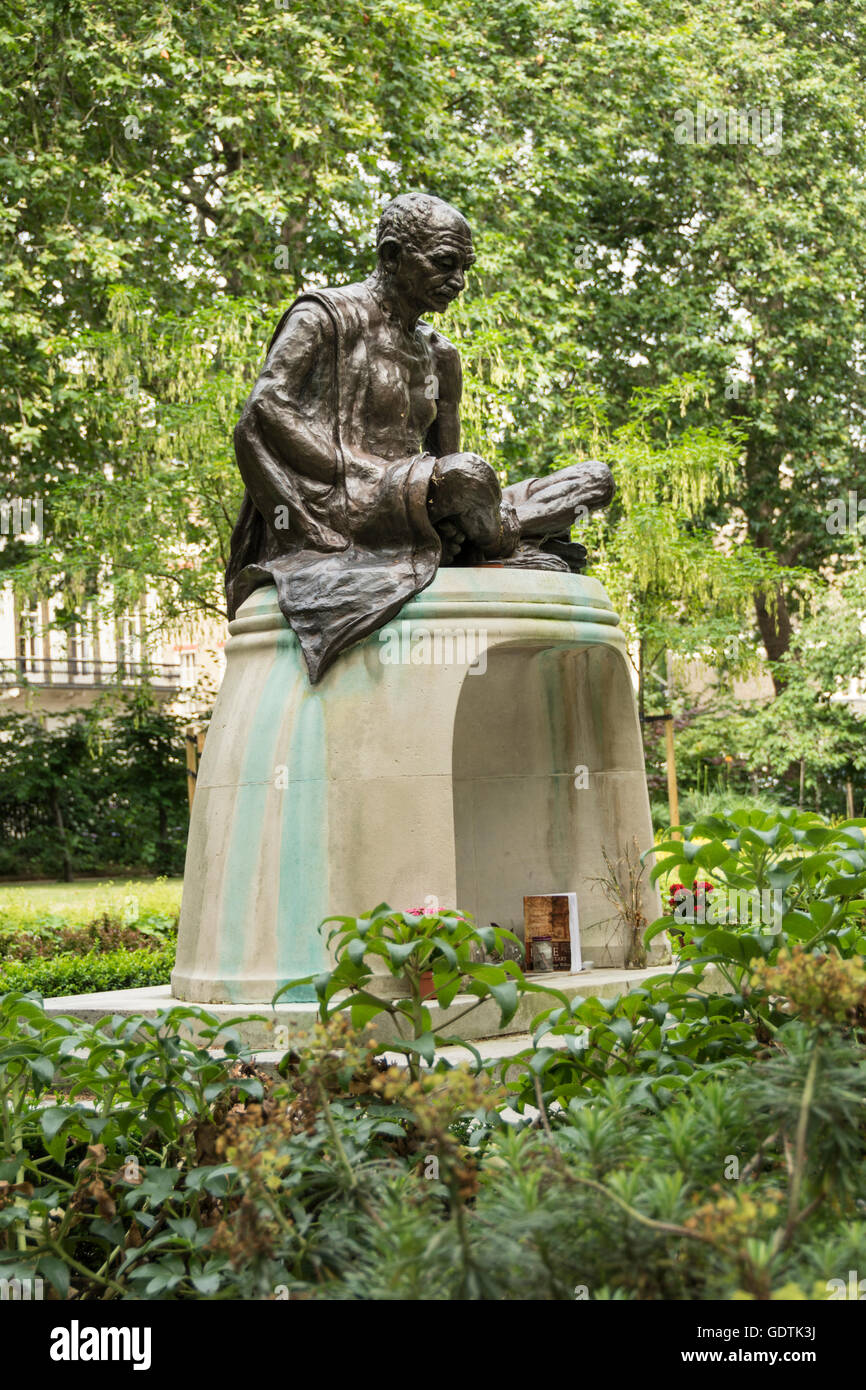 Mahatma Gandhi-Statue in Tavistock Gärten, Tavistock Square, London, England, UK Stockfoto