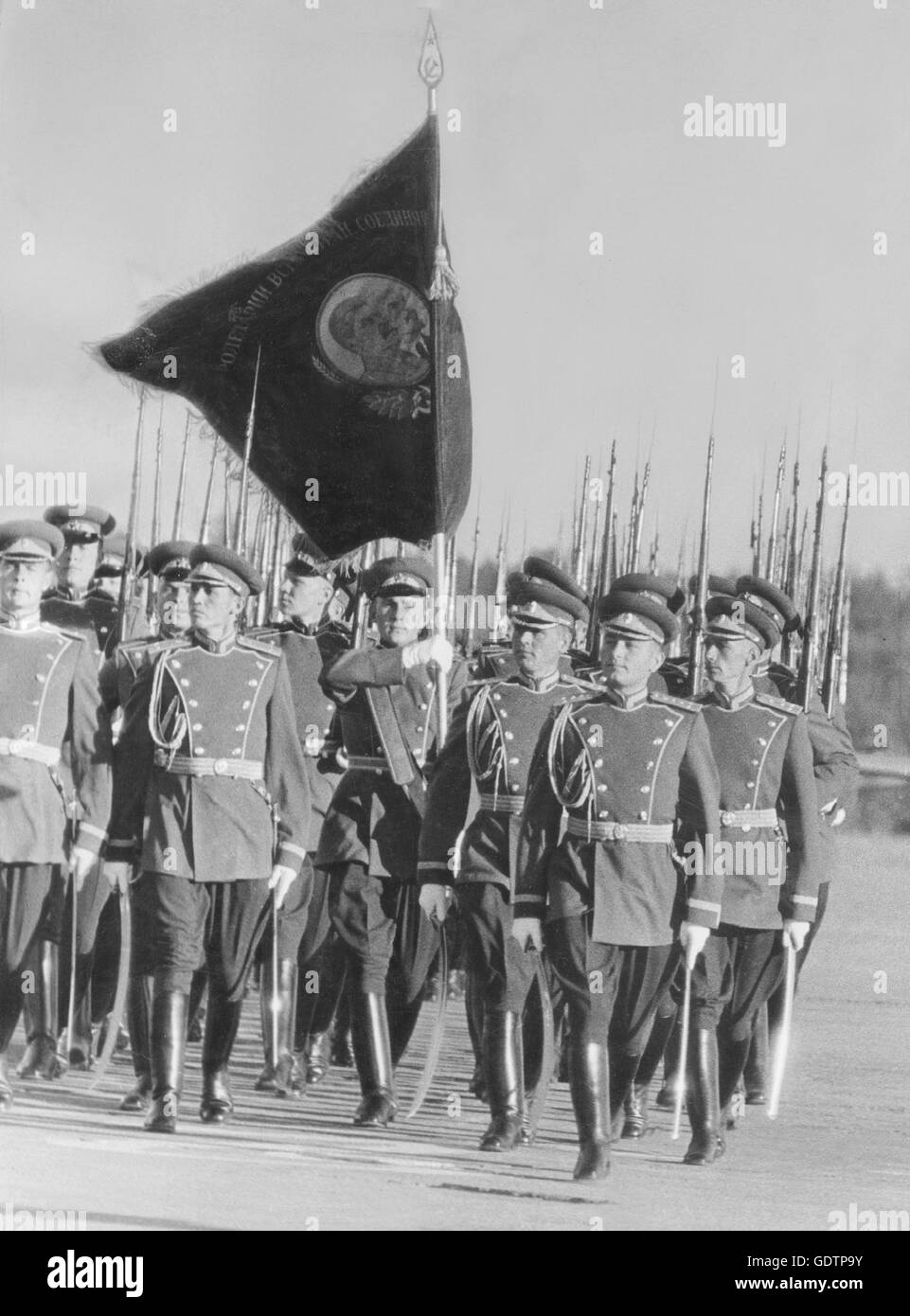 Parade der sowjetischen Soldaten in Moskau, 1955 Stockfoto