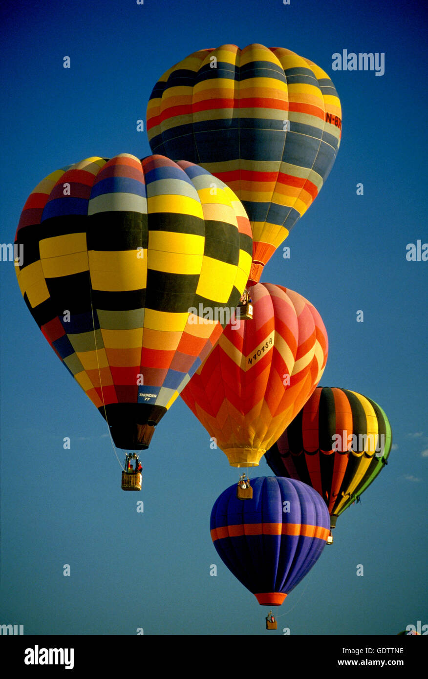 Eine Gruppe von Heißluftballons in Albuquerque International Balloon Fiesta. New Mexico, USA. Stockfoto