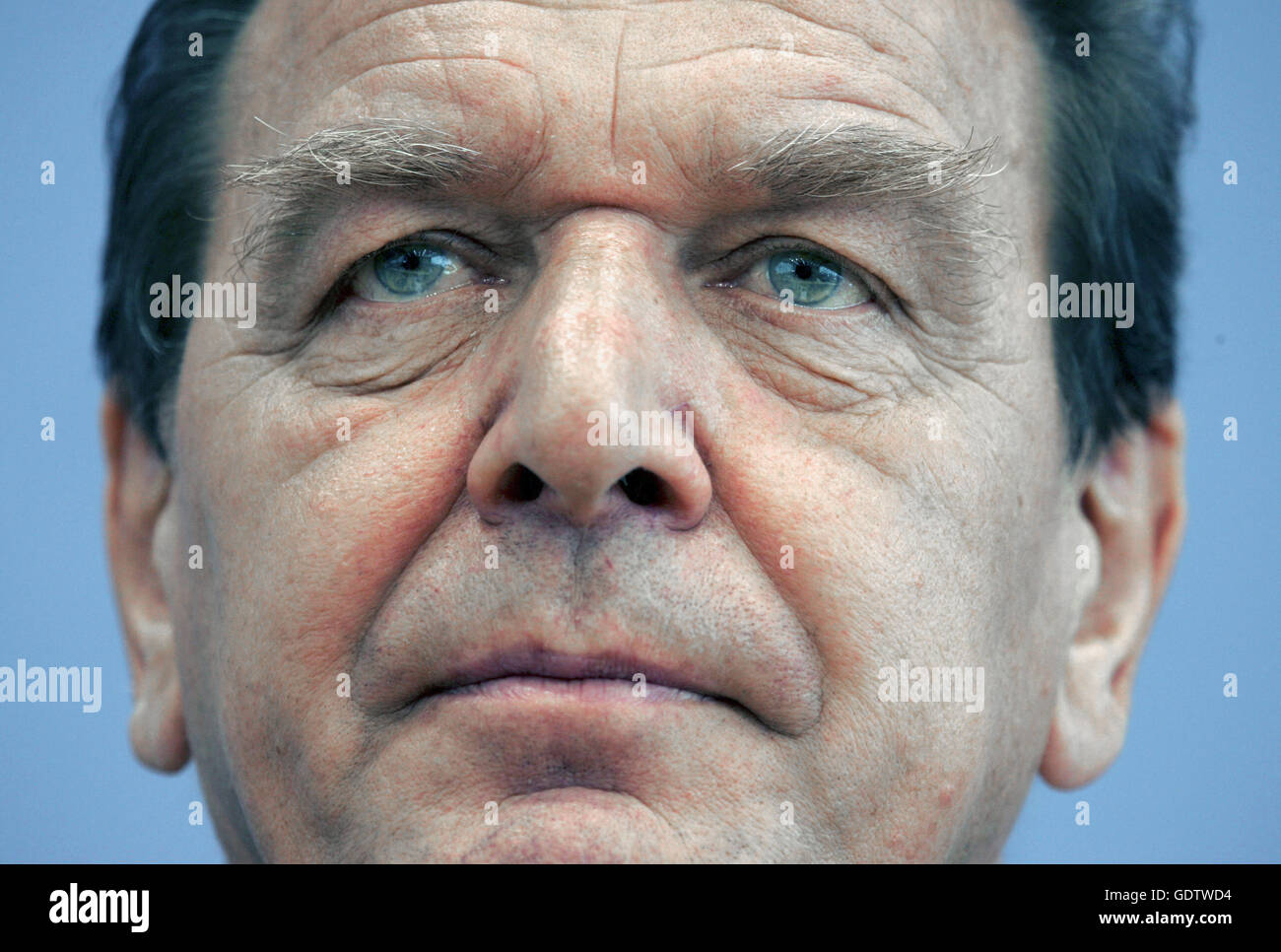 Bundeskanzler gerhard schroeder 2004 -Fotos und -Bildmaterial in hoher ...