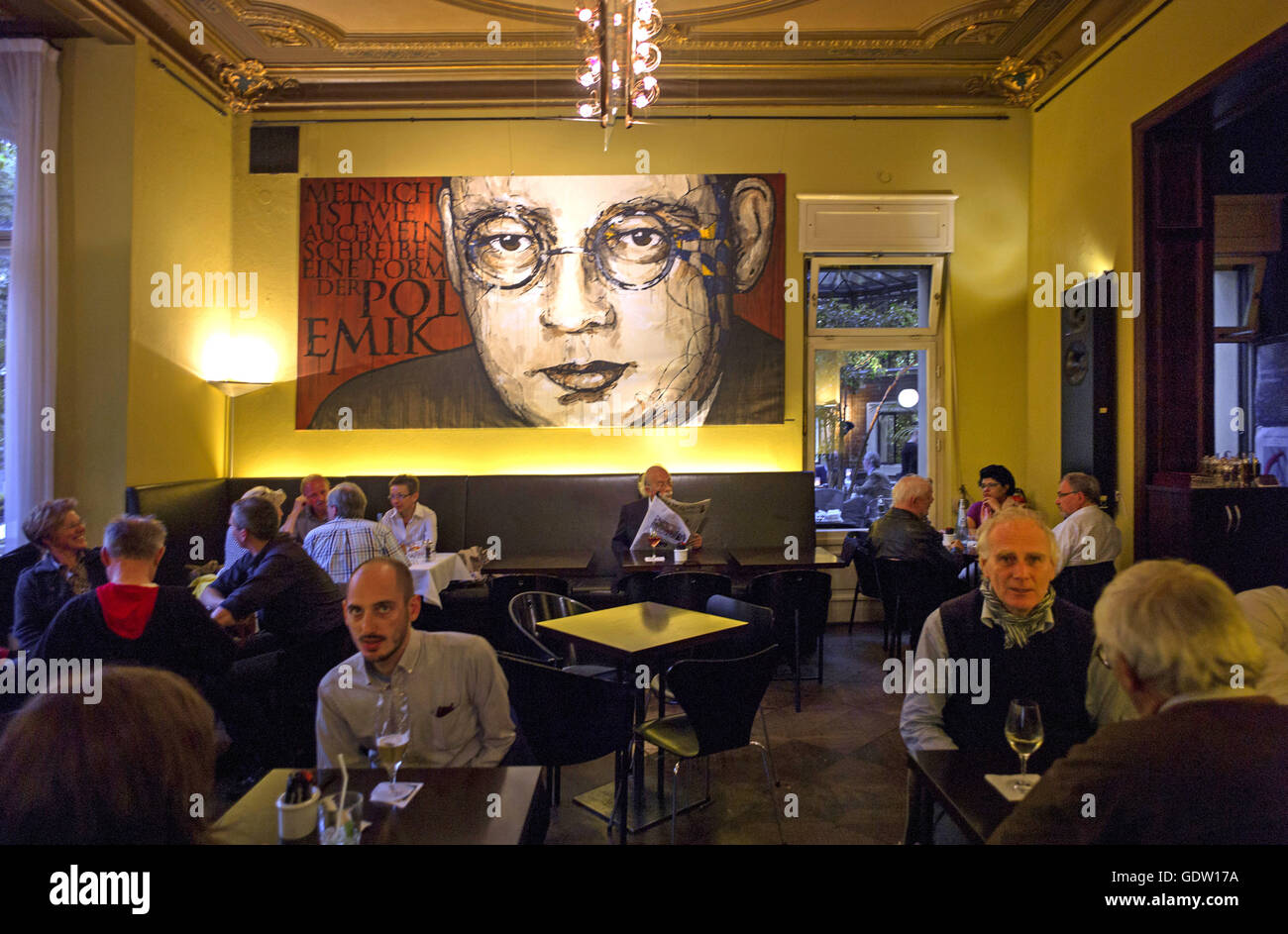 Bilder von Café im Literaturhaus: A Drawing Adventure for Young Artists