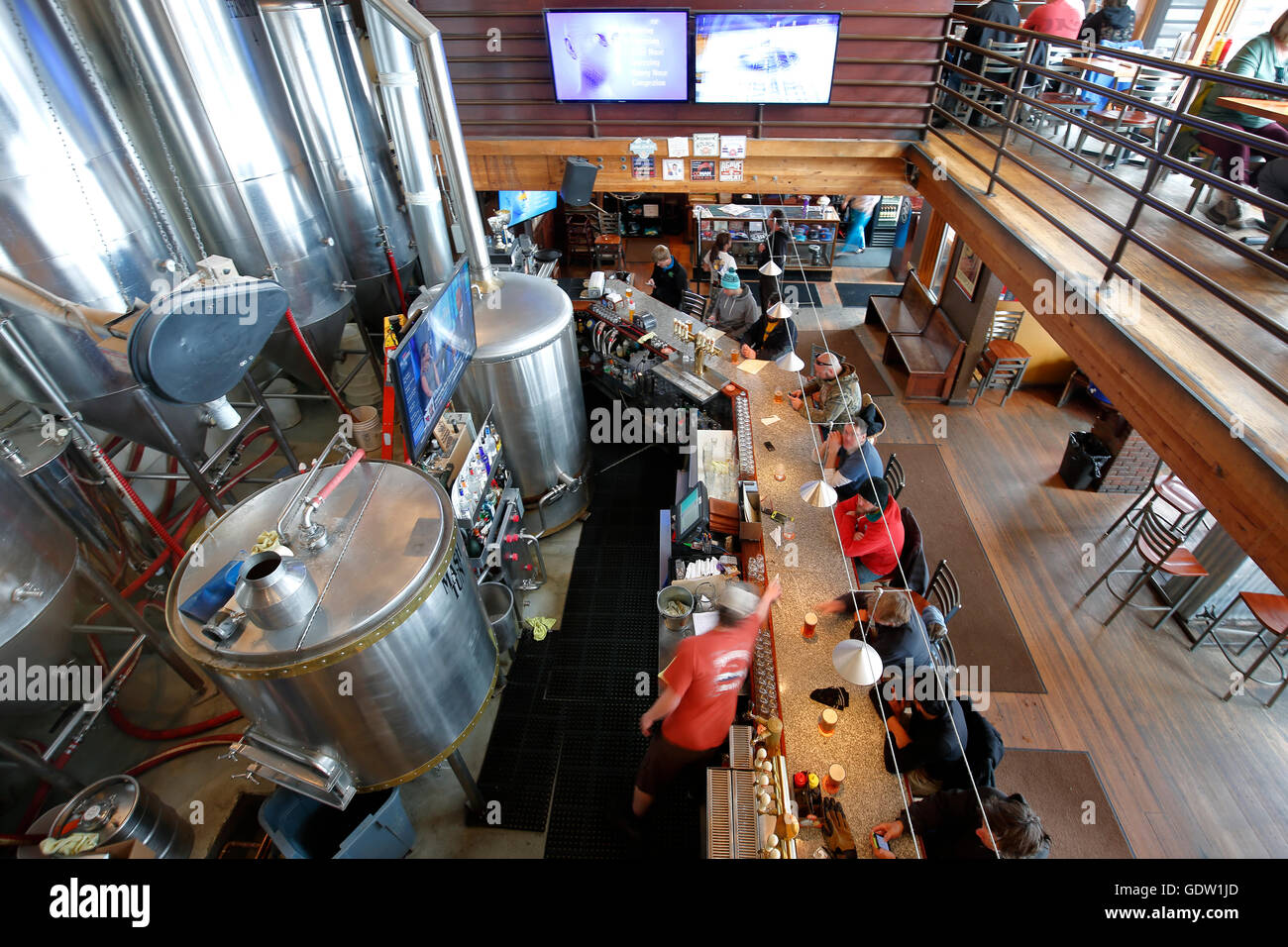 Lagertanks und Bar, Breckenridge Brewery, Breckenridge, Colorado USA Stockfoto