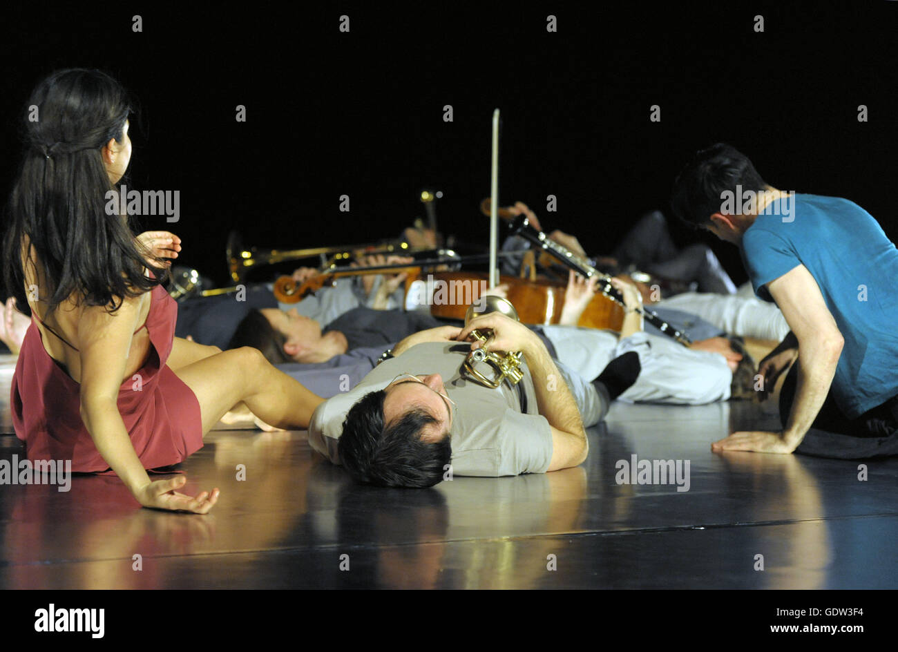 "Jagden und Formen (2008 Version)" ein Projekt von Ensemble Modern und Sasha Waltz und Gäste Stockfoto