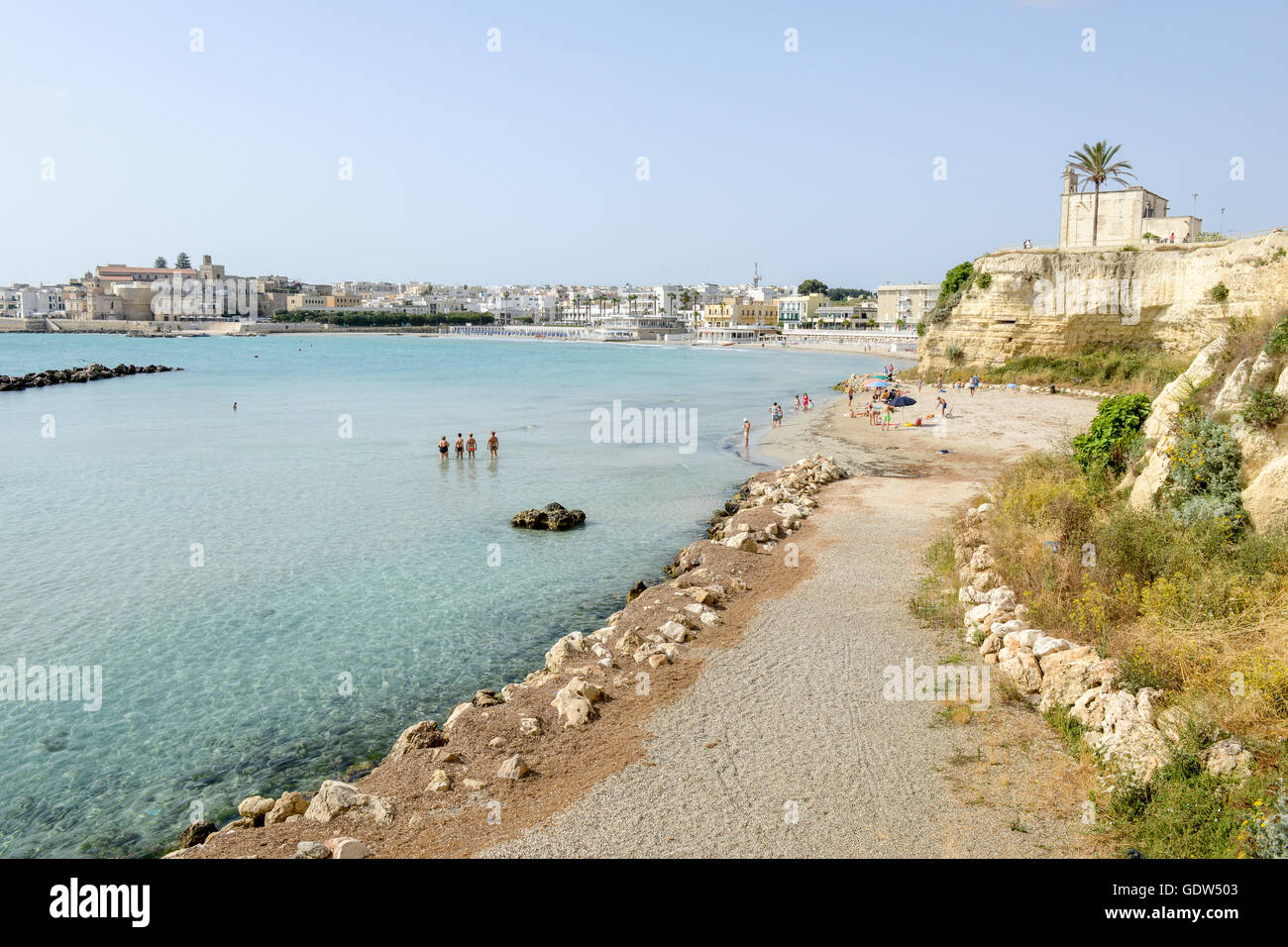 Schöne Stadt Otranto und dem Strand auf der Halbinsel Salento in Apulien, Italien Stockfoto