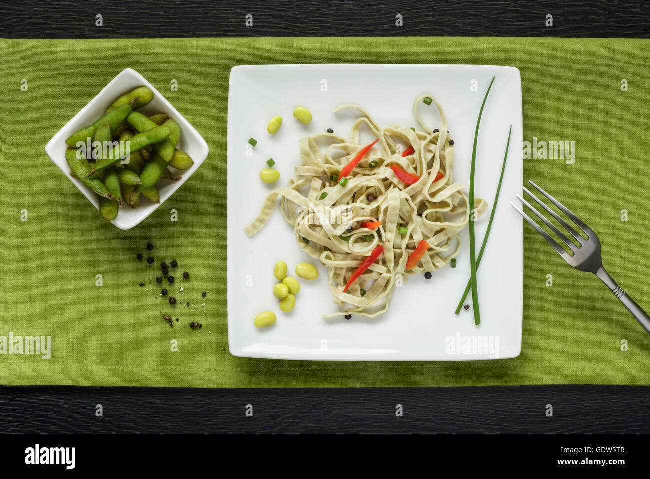 Edamame Bohnen und Edamame Nudelsalat Stockfoto