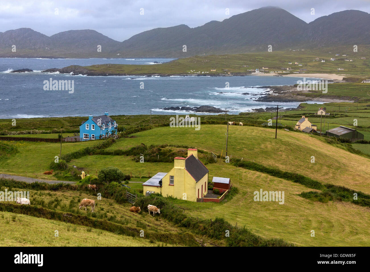 Dramatische Küstenlinie der Halbinsel Beara, an der südwestlichen Küste von Irland. Stockfoto