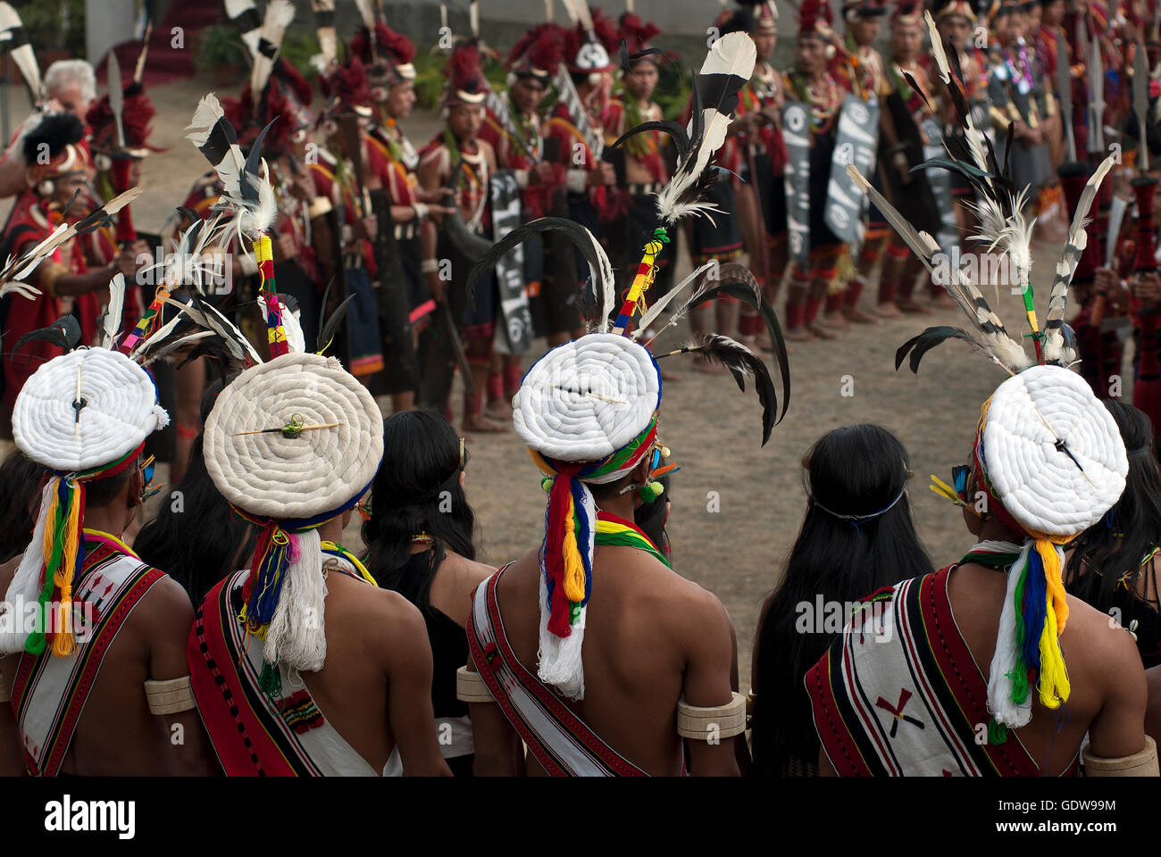 Das Bild der Naga Stammes Männer beim Horbill Festival, Nagaland, Indien Stockfoto