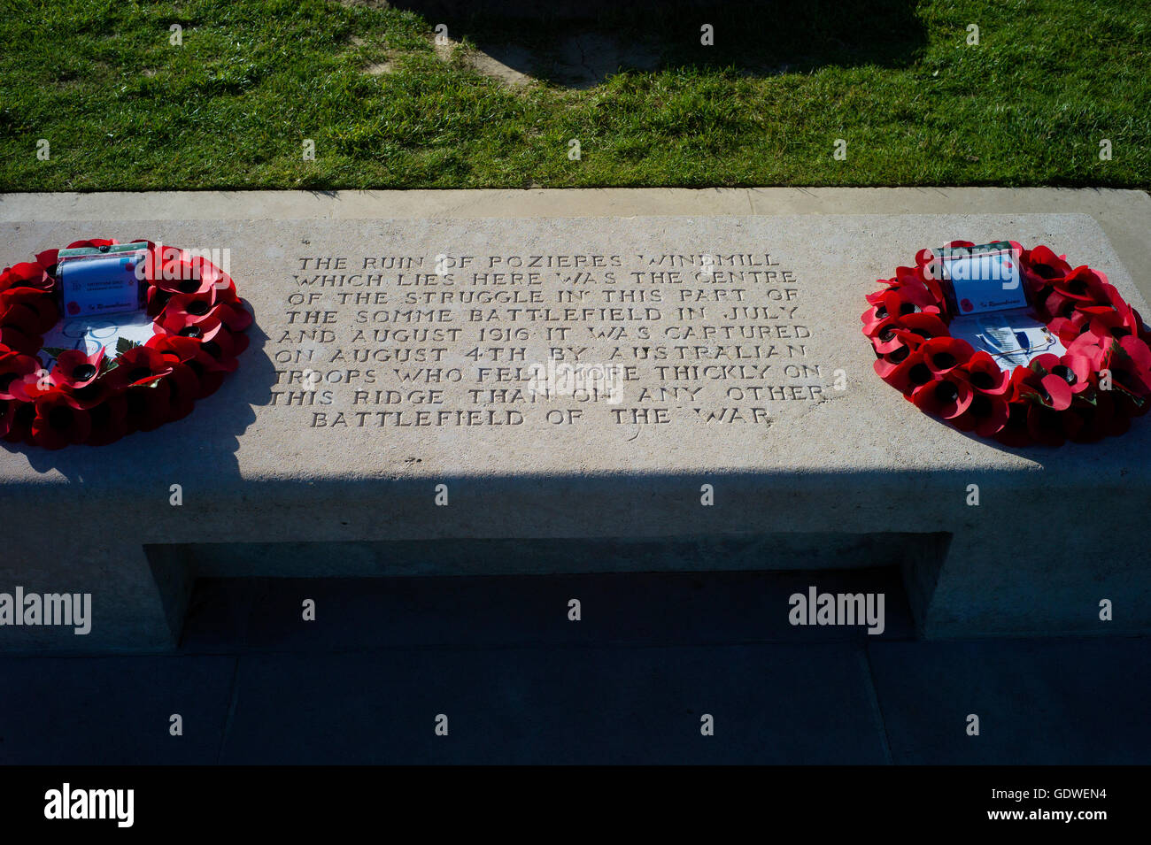 Somme Schlachtfeld, Frankreich. Somme WW1 Schlachtfeld, 1. Juli-November 1916, Frankreich. Juli 2016 Bilder gemacht auf den hundertsten Jahrestag der Somme-Schlacht-Juli 1. 1916 - Juli 2016 die Schlacht an der Somme (Französisch: Bataille De La Somme, Deutsch: Schlacht eine der Somme), auch bekannt als die Somme-Offensive war eine Schlacht des ersten Weltkrieges von den Armeen der britischen und französischen reiche gegen das Deutsche Reich gekämpft. Es fand statt vom 1. Juli bis 18. November 1916 auf beiden Seiten des Flusses Somme in Frankreich. Es war eine der größten Schlachten des ersten Weltkrieges, in die mehr als 1.000.000 Menschen verwundet wurden oder k Stockfoto