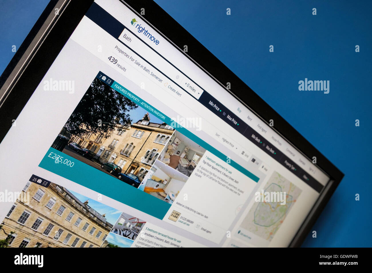 Die Online-Immobilien-Website Rightmove ist abgebildet auf einem Computer-Monitor-Display angezeigt wird. Stockfoto