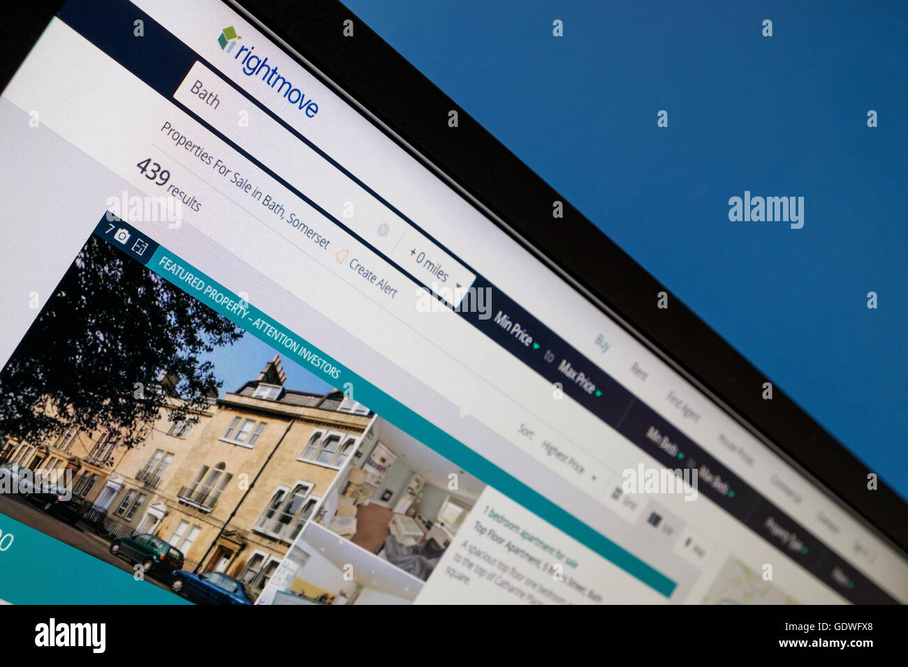Die Online-Immobilien-Website Rightmove ist abgebildet auf einem Computer-Monitor-Display angezeigt wird. Stockfoto