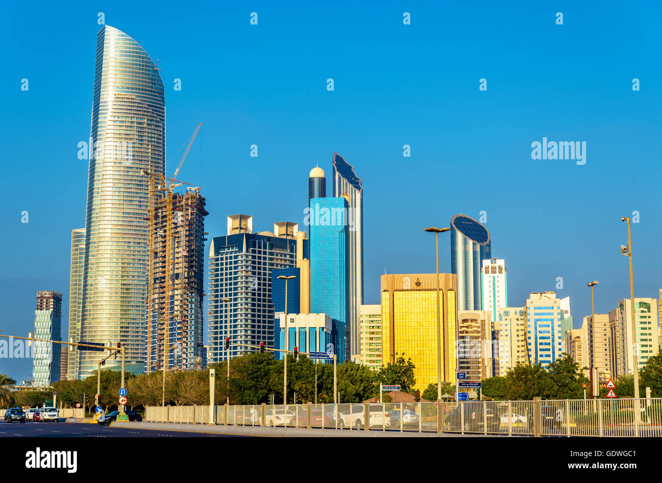 Wolkenkratzer in Abu Dhabi, der Hauptstadt der Emirate Stockfoto