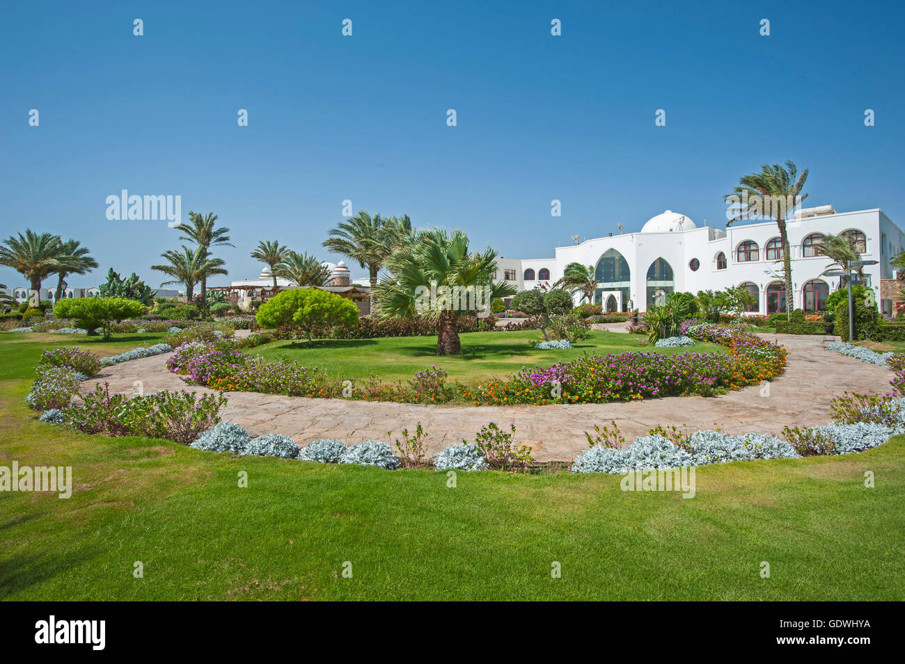 Formale Gärten auf dem Gelände eines luxuriösen Tropical Hotel Resort Stockfoto