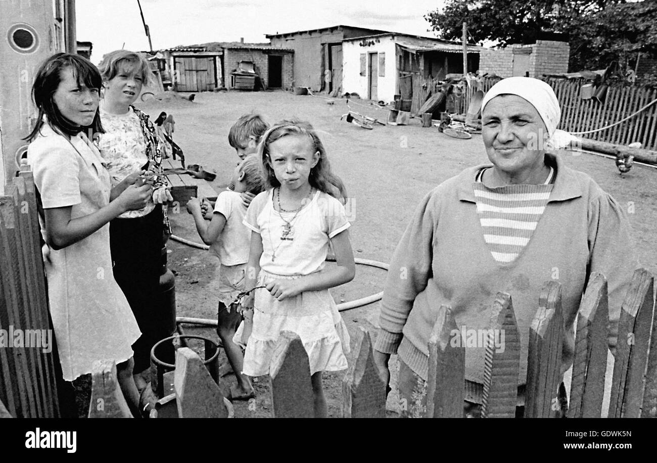 Juli 1992 russische deutsche im dorf romanovka Fotos und Bildmaterial