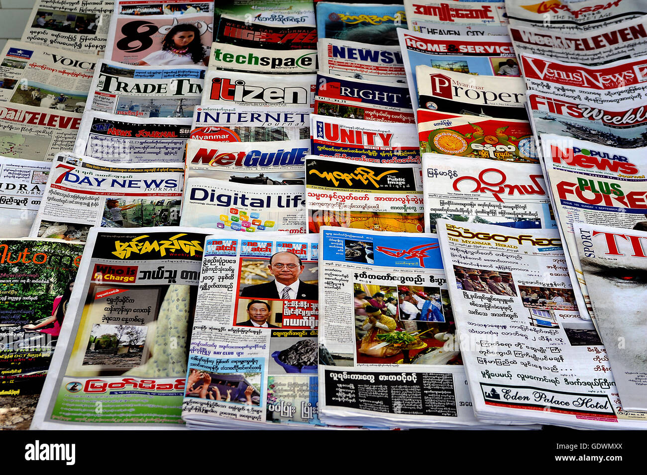 Zeitungskiosk in Yangon Stockfoto