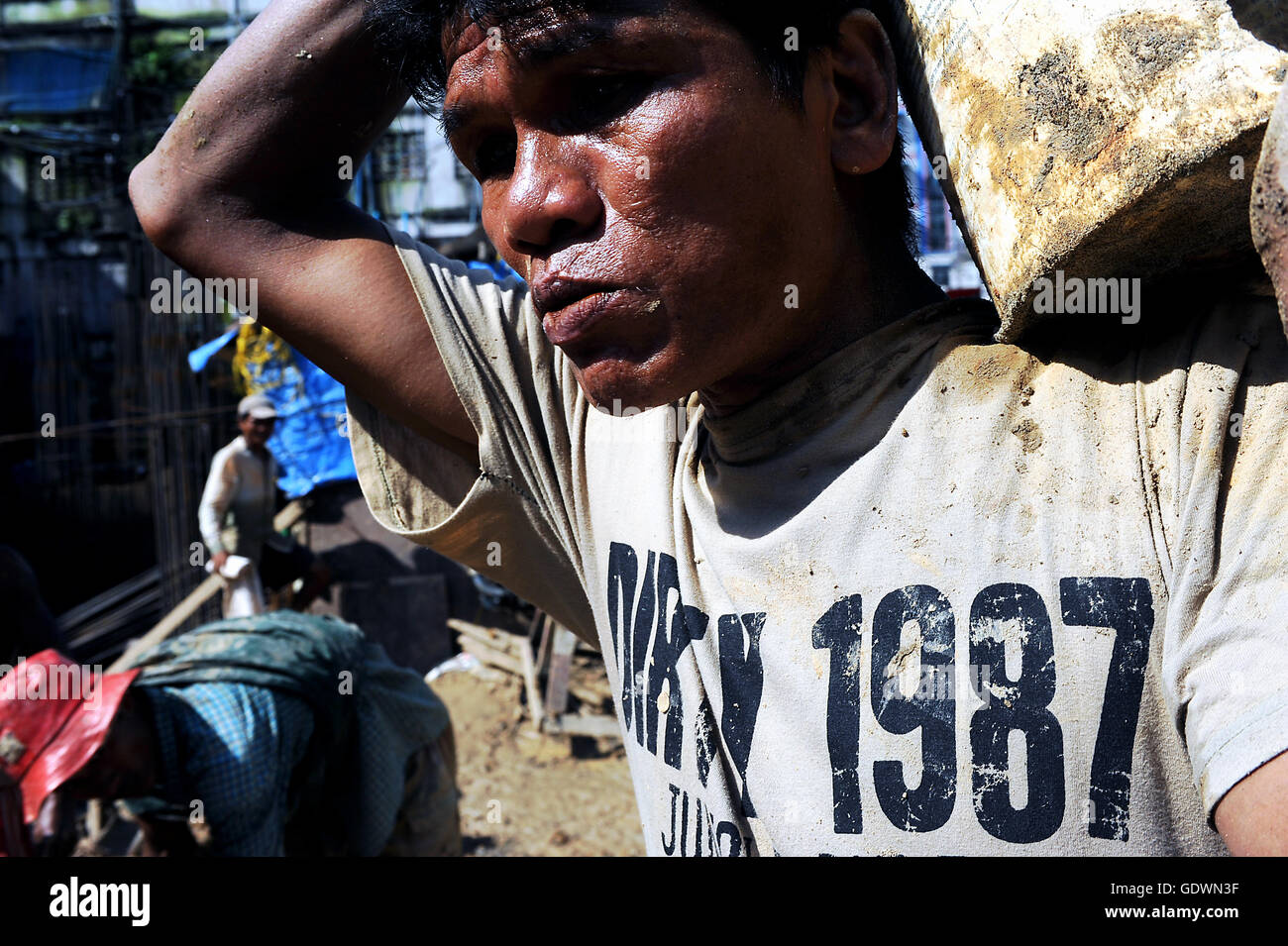 Bauarbeiter in Yangon Stockfoto