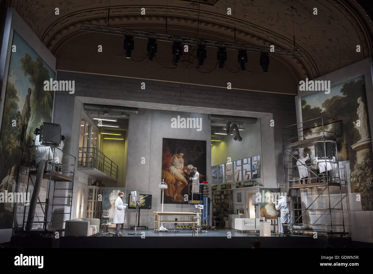 "Così Fan Tutte oder die Schule für Liebhaber", Regie: Alvis Hermanis Stockfoto