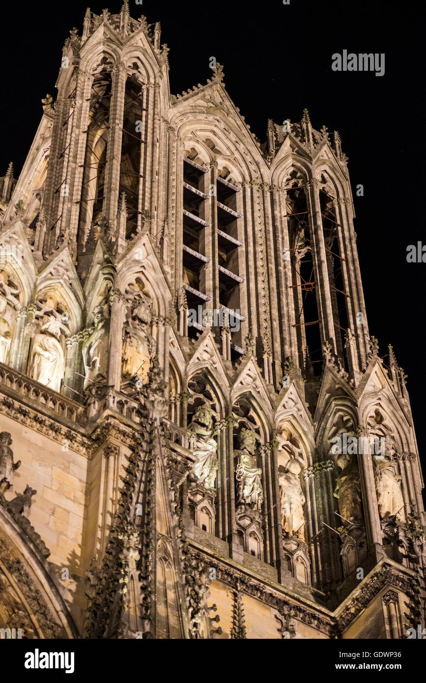 Kathedrale Notre-Dame von Reims in der Nacht, Frankreich Stockfoto
