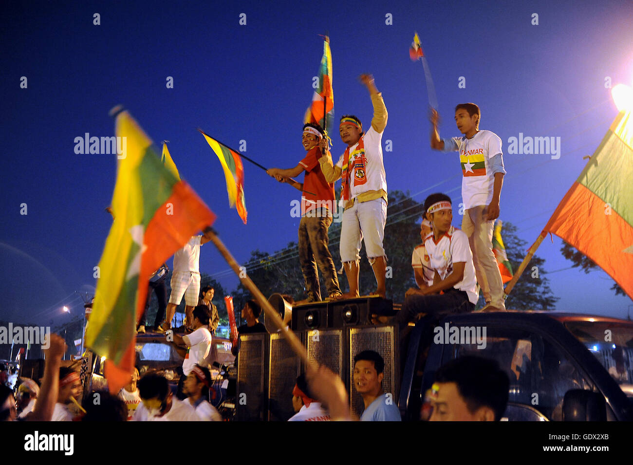 Burmesische Fußball-fans Stockfoto