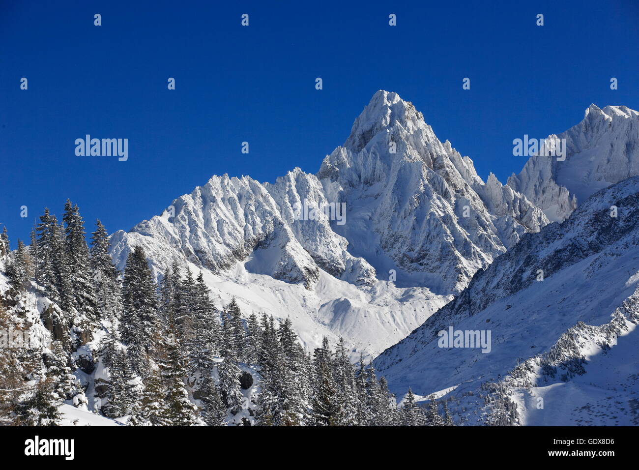 Geographie/reisen, Frankreich, Aiguille du Chardonnet (3824 m) im Winter, Mont-Blanc, Chamonix, Additional-Rights - Clearance-Info - Not-Available Stockfoto