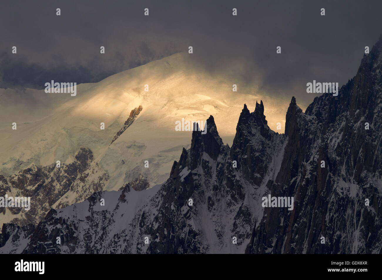 Geographie/reisen, Frankreich, Mont Blanc (4810 m) und Aiguilles du Diable bei Sonnenuntergang von Couv Zuflucht, Chamonix, Additional-Rights - Clearance-Info - Not-Available Stockfoto